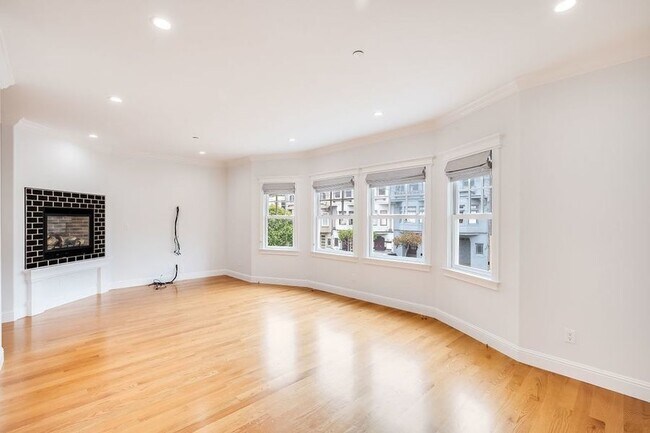 Foto del edificio - Beautifully Updated 4BD/3BA in Quiet Richm...