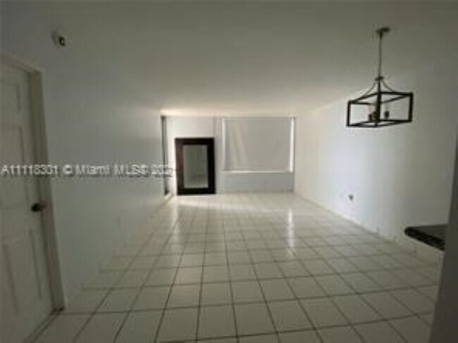 Building Photo - 2899 Collins Ave