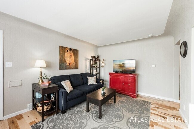 Building Photo - Beautifully remodeled brick ranch duplex i...