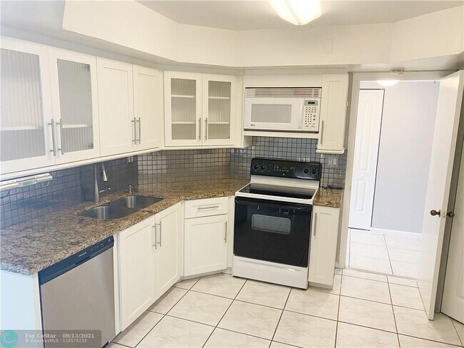 Building Photo - 6372 La Costa Dr