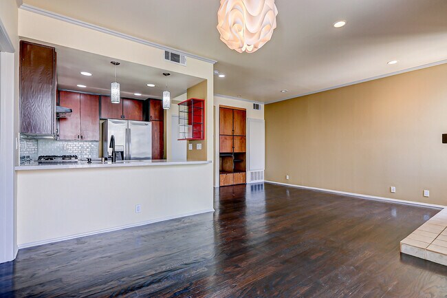 Foto del edificio - 8675 Falmouth Ave