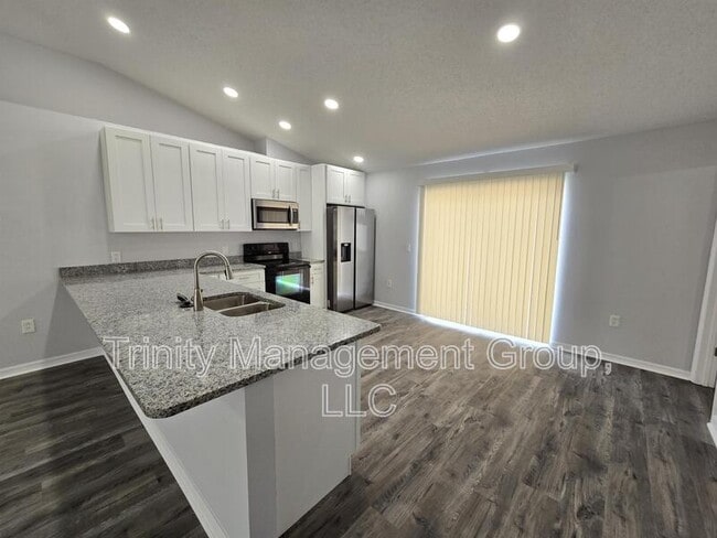 Foto del edificio - 12325 Shafton Rd