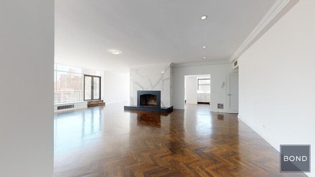 Building Photo - 219 E 69th St