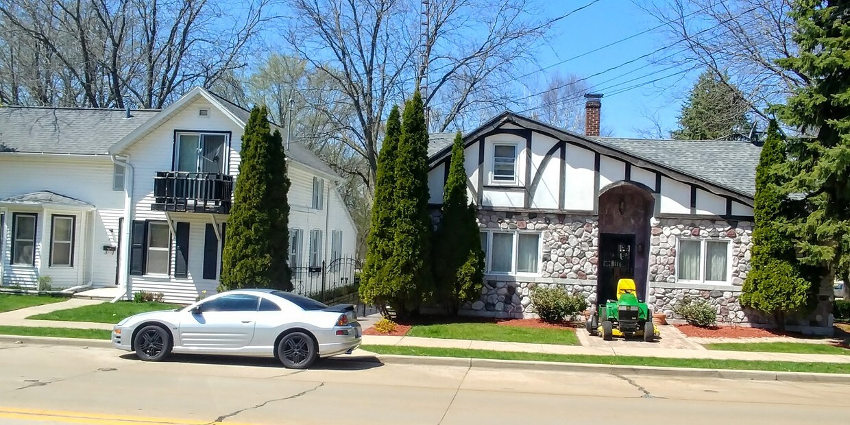 Primary Photo - 114 W Woolcock St