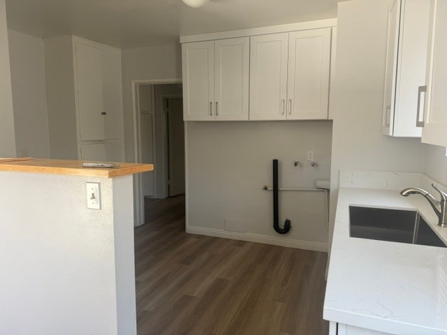 kitchen has washer and dryer hook ups - 14523 Osage Ave