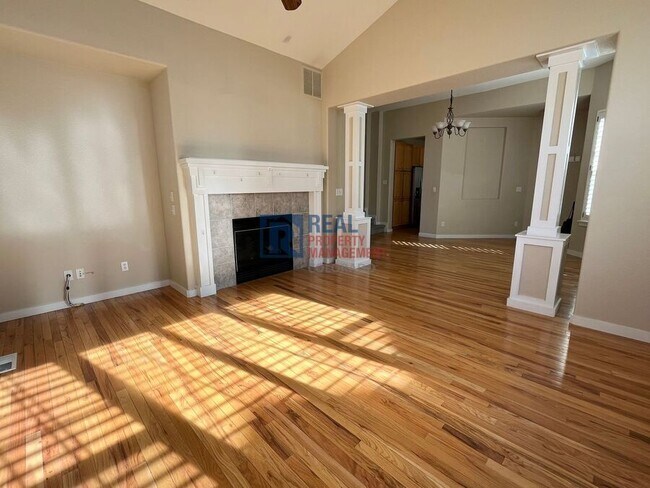 Foto del edificio - 14000 Winding River Ct