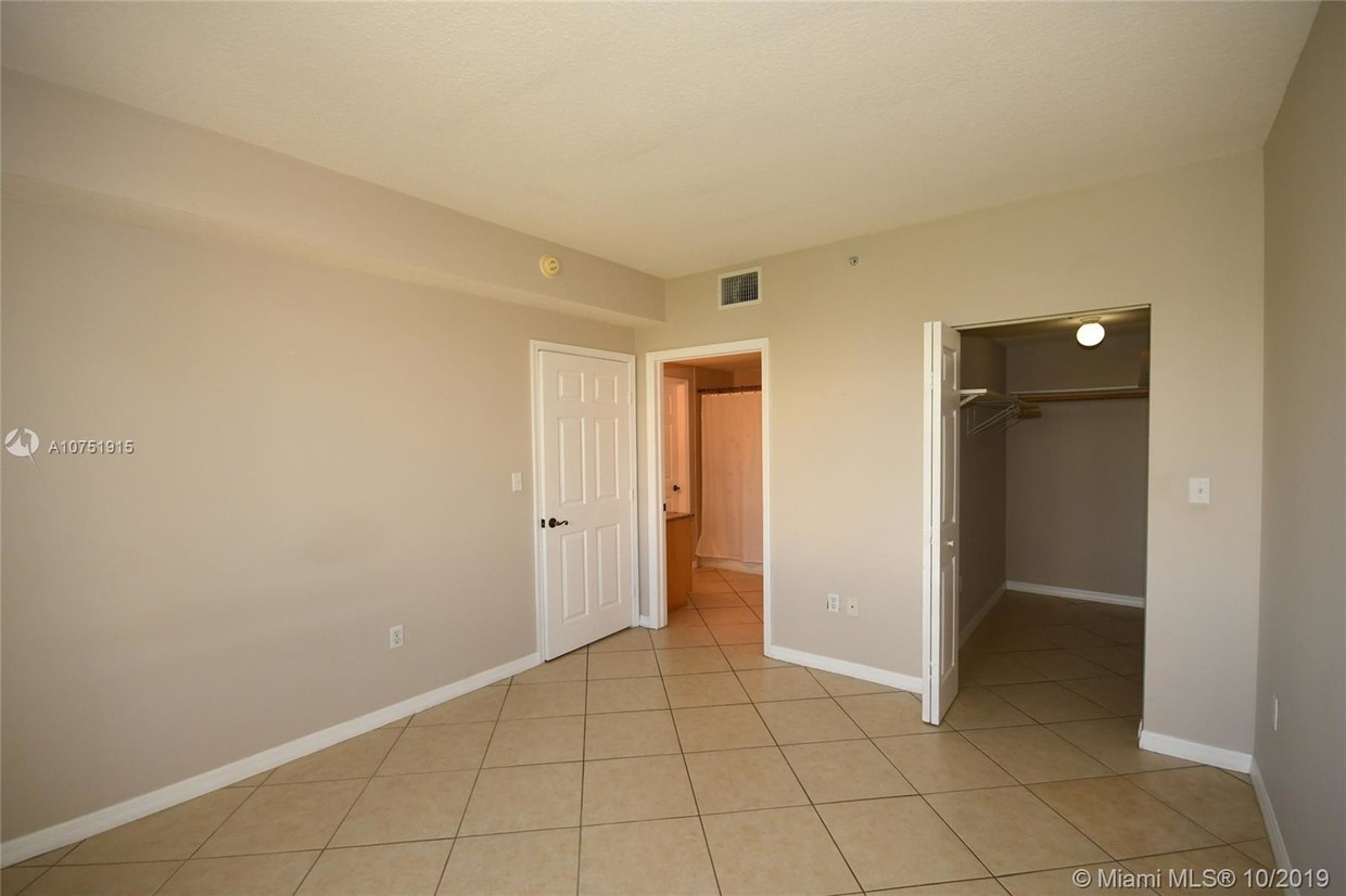 Foto principal - 2630 SW 28th St