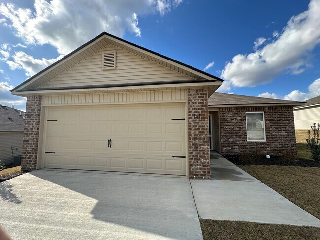 Building Photo - Three Bedroom | Two Bath Home in Camden Park