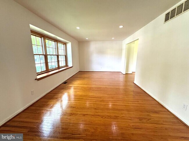 Foto del edificio - 1104 Hudson Ave