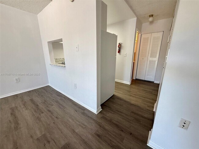 Foto del edificio - 271 NW 177th St