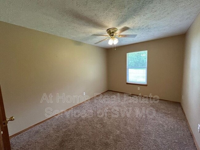 Building Photo - 1239 Bluegrass Rd