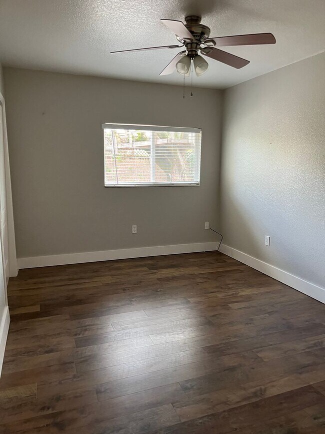Building Photo - Great home with lots of room and Solar