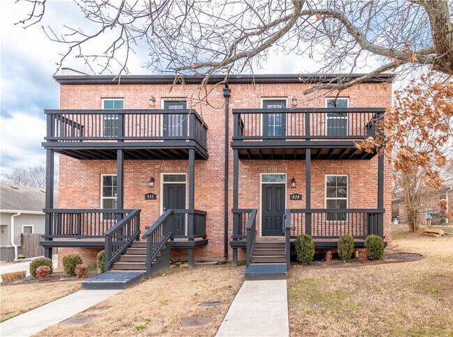 Building Photo - 424 E 7th St