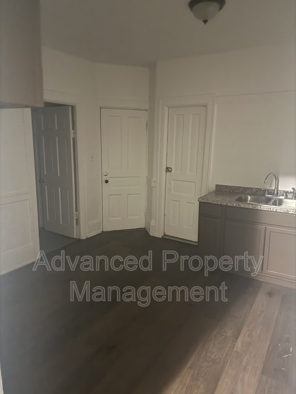 Foto del edificio - 934 W Chambers St