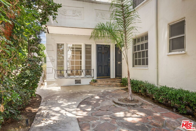 Building Photo - 355 Rexford Dr