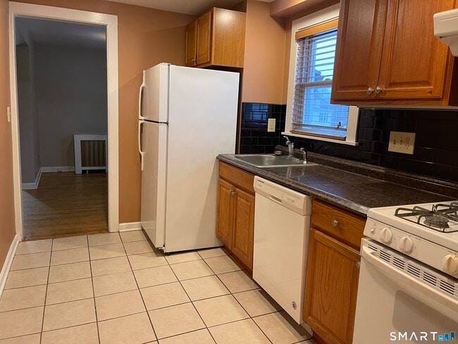 Foto del edificio - 80 Grassy Plain St