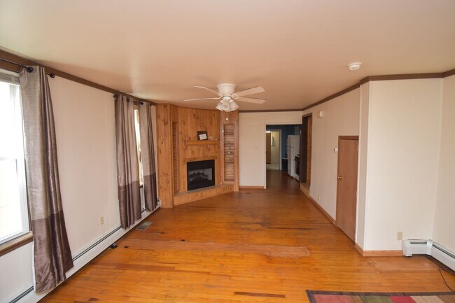 Foto del edificio - Two Bedroom Home with Carport, Laundry & more!