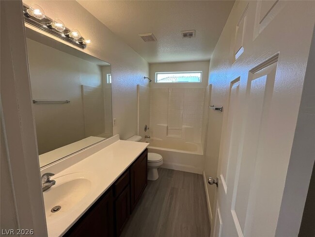 Building Photo - 1712 Newquay Commons Ave