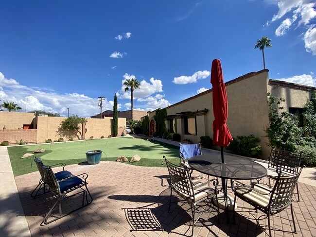 Building Photo - Fully Furnished 1 Bedroom Home in Luxury C...