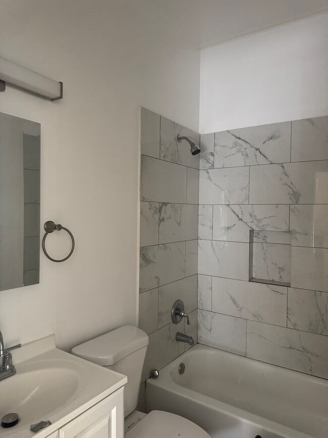 Building Photo - 4 bedroom newly renovated home, Near Downt...