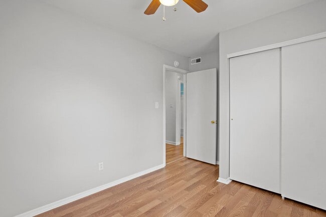 Building Photo - Townhome for rent in Jacksonville!