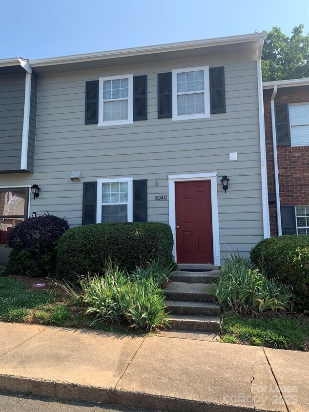 Foto principal - 6040 Heath Valley Rd
