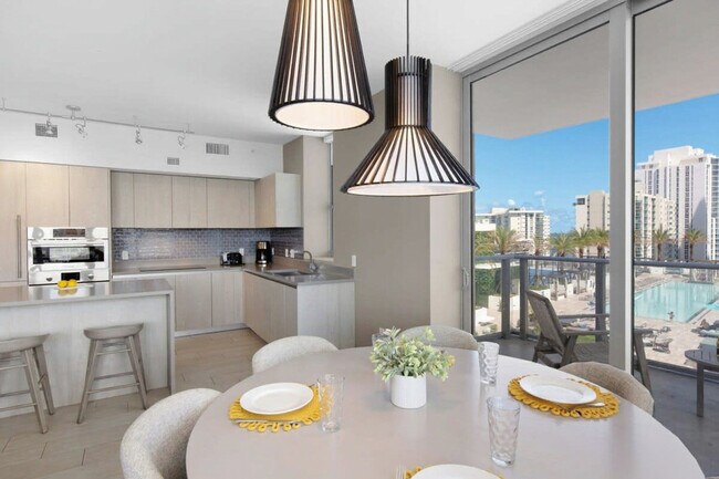 Building Photo - 4010 S Ocean Dr