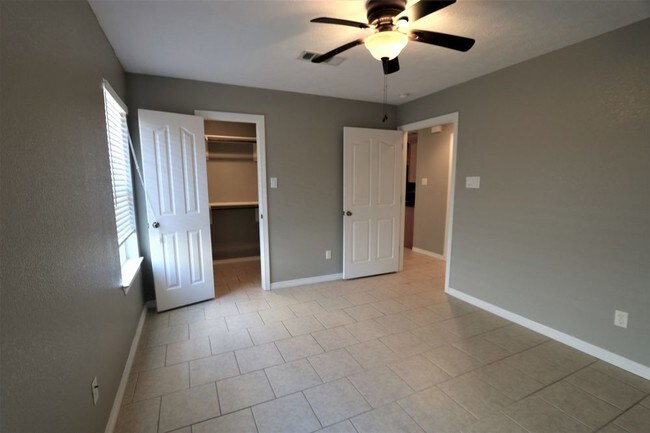 Foto del edificio - 123 Gage Ave