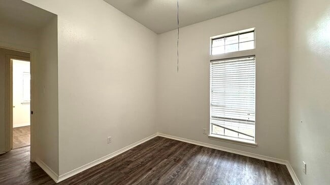 Foto del edificio - 6422 Diamond Rock Dr