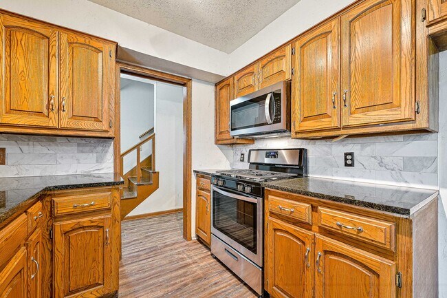 Building Photo - 2116 SW 70th St