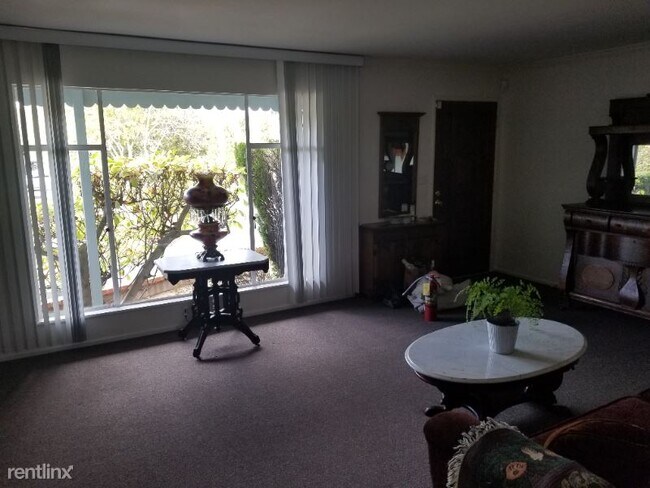 Foto del edificio - 3 br, 2 bath House - 4631 Ewing Rd