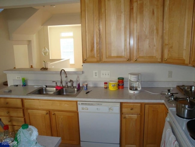 Building Photo - 4 br, 3.5 bath Townhome - 3611 Madison Ln