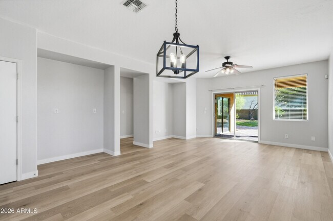 Building Photo - 1711 W Twain Ct