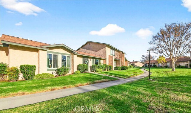 Foto del edificio - 5050 Brooklawn Pl