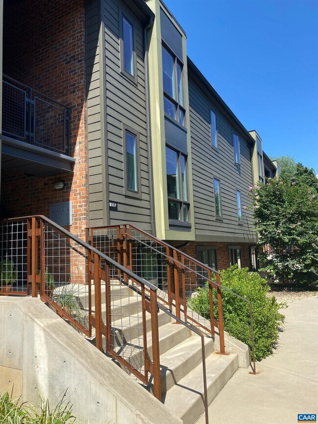Foto del edificio - 630 Park Ln E