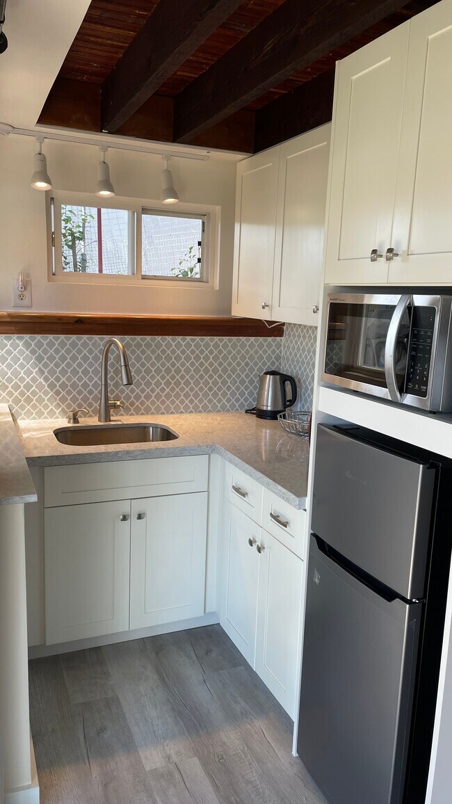 cocina - 1676 Kamamalu Ave