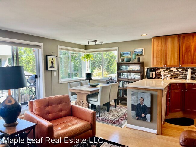 Building Photo - 2 br, 1 bath House - 2400 E. Howell, Unit H