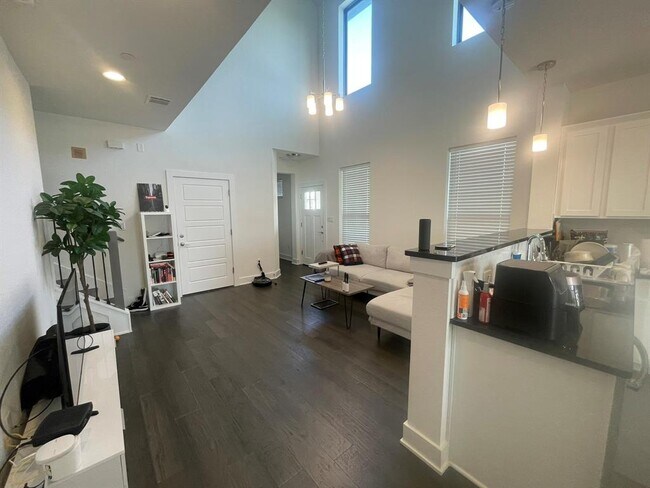 Building Photo - 12325 Maypole Bend