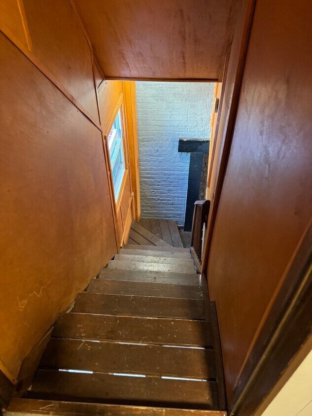 Primary Photo - 243 Adams St