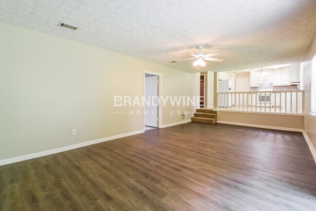 Foto del edificio - 911 Walnut Creek Ln