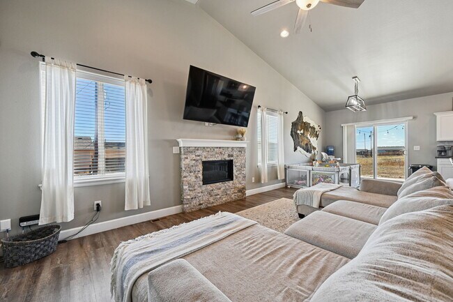 Foto del edificio - 1140 E Dove Creek Dr