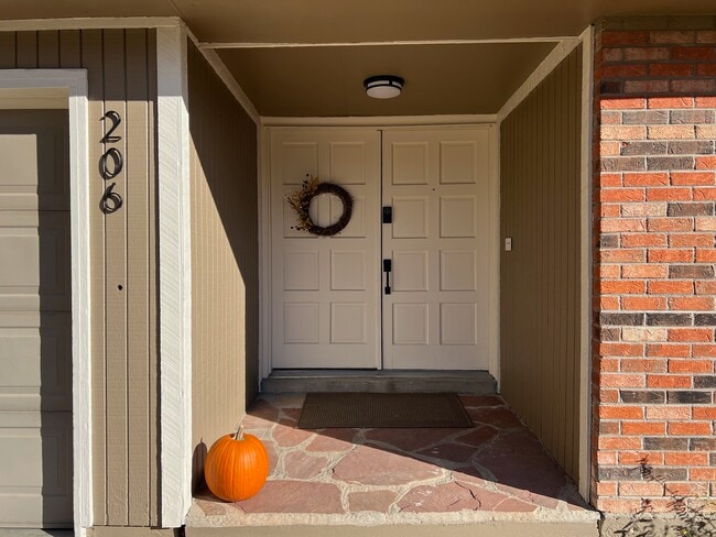 Photo - 206 Cypress Cir House