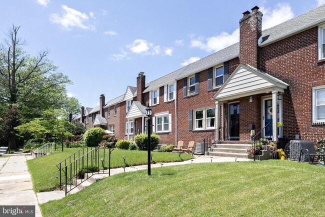 Building Photo - 17 Dowling Ave