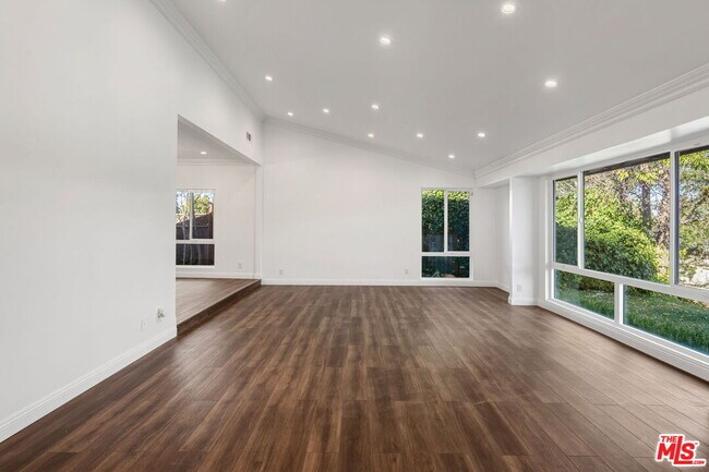 Building Photo - 16541 Park Ln Cir