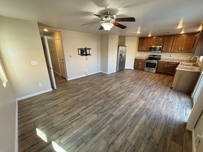 Building Photo - Gorgeous 3Bed/2.5Bath, 2-Story Home located in the SW part of the valley
