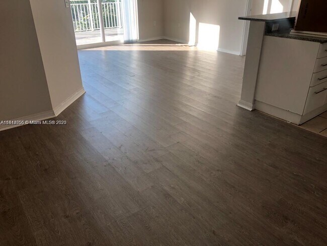Foto del edificio - 275 NE 18th St
