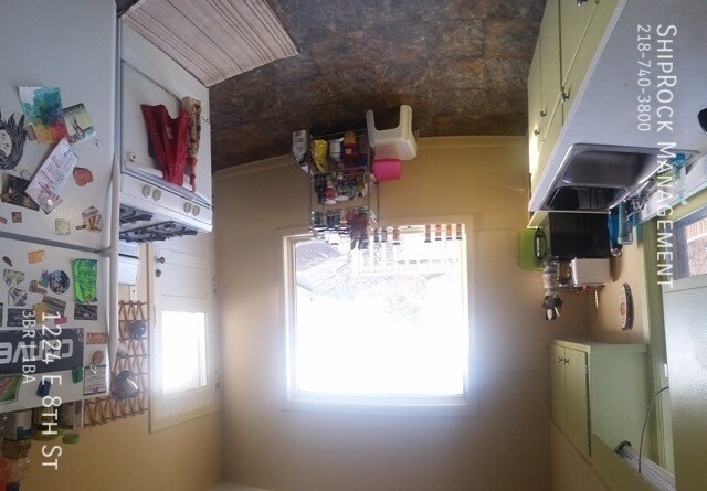 Foto del edificio - 1224 E 8th St