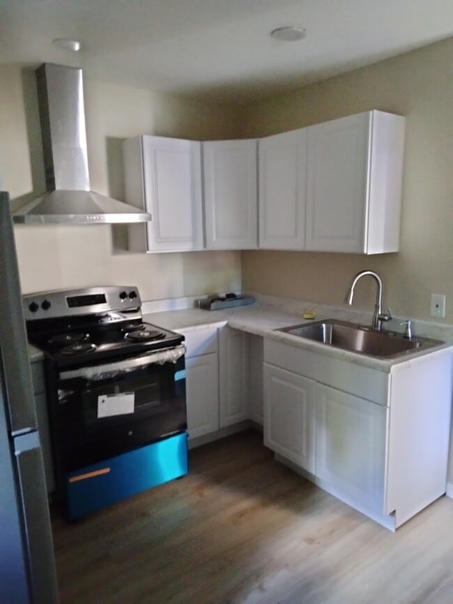 Building Photo - 95 Martin Brook St