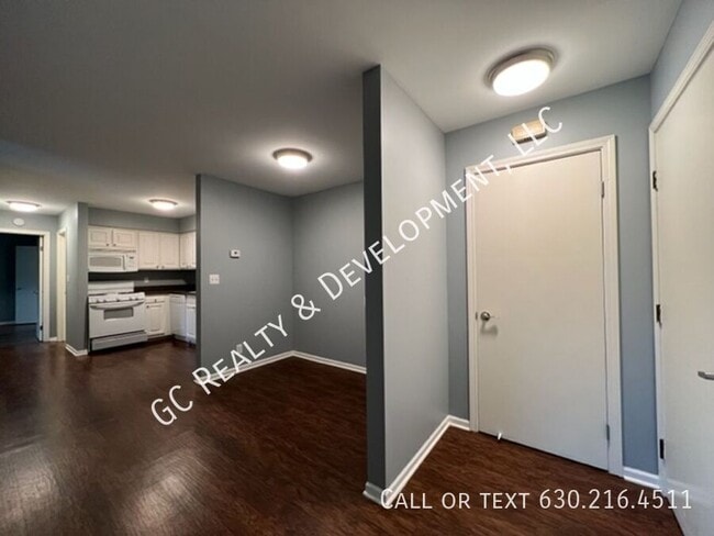 Foto del edificio - *** UPDATED FIRST FLOOR UNIT / 2 BDRM / W&...