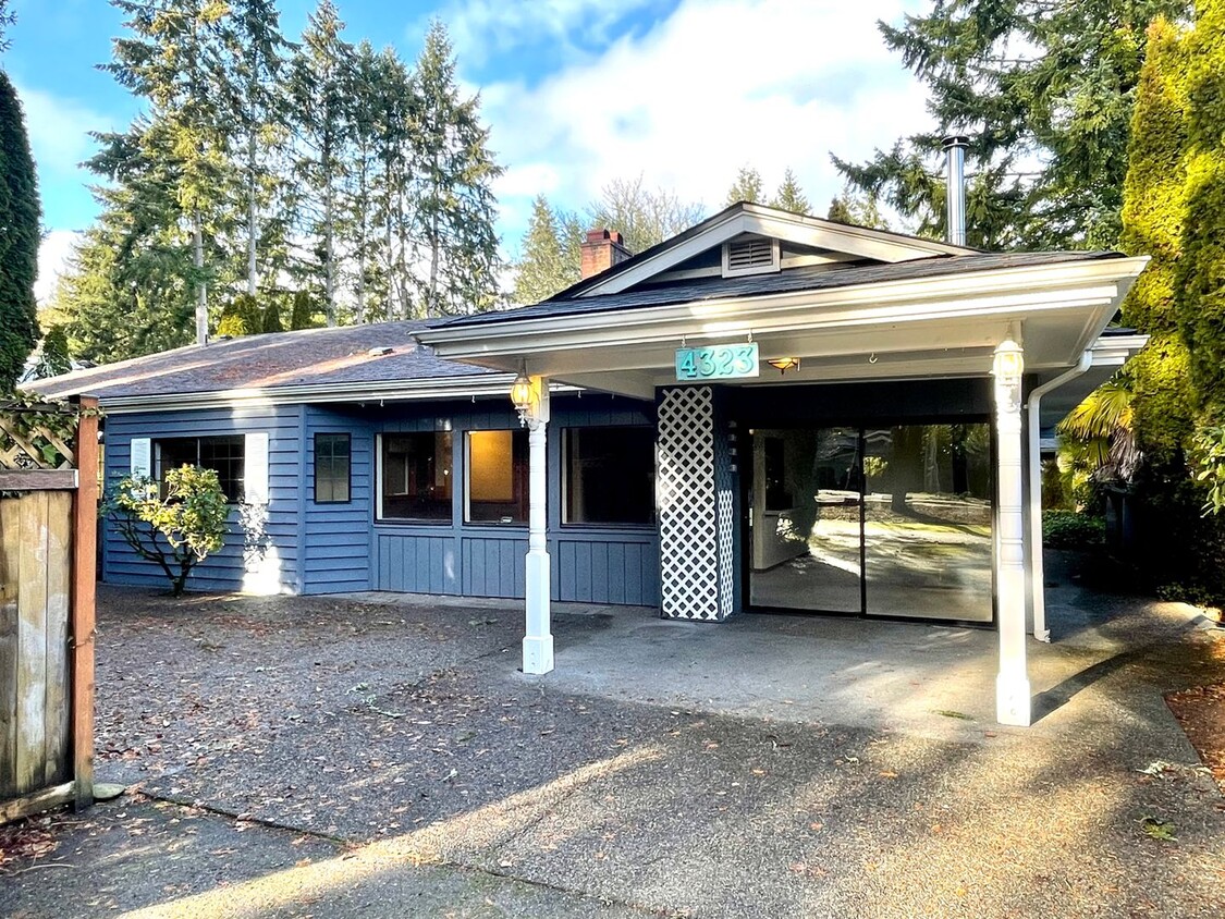 Foto principal - Gig Harbor 3 bd, fully fenced yard, shop &...